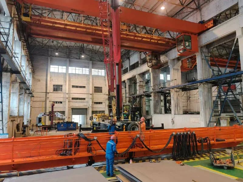 การปกป้องการดำเนินงานถลุงโลหะของคุณ: บทบาทสำคัญของเครนเหนือศีรษะแบบมีฉนวนกันความร้อน