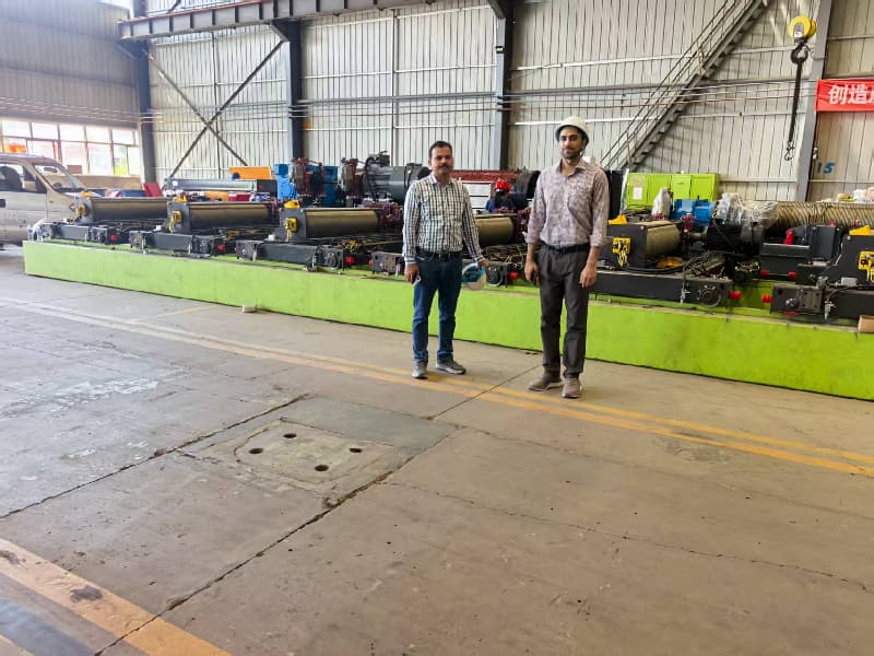 The Pakistani customer visited our factory and inspected the bridge crane they had customized at our facility